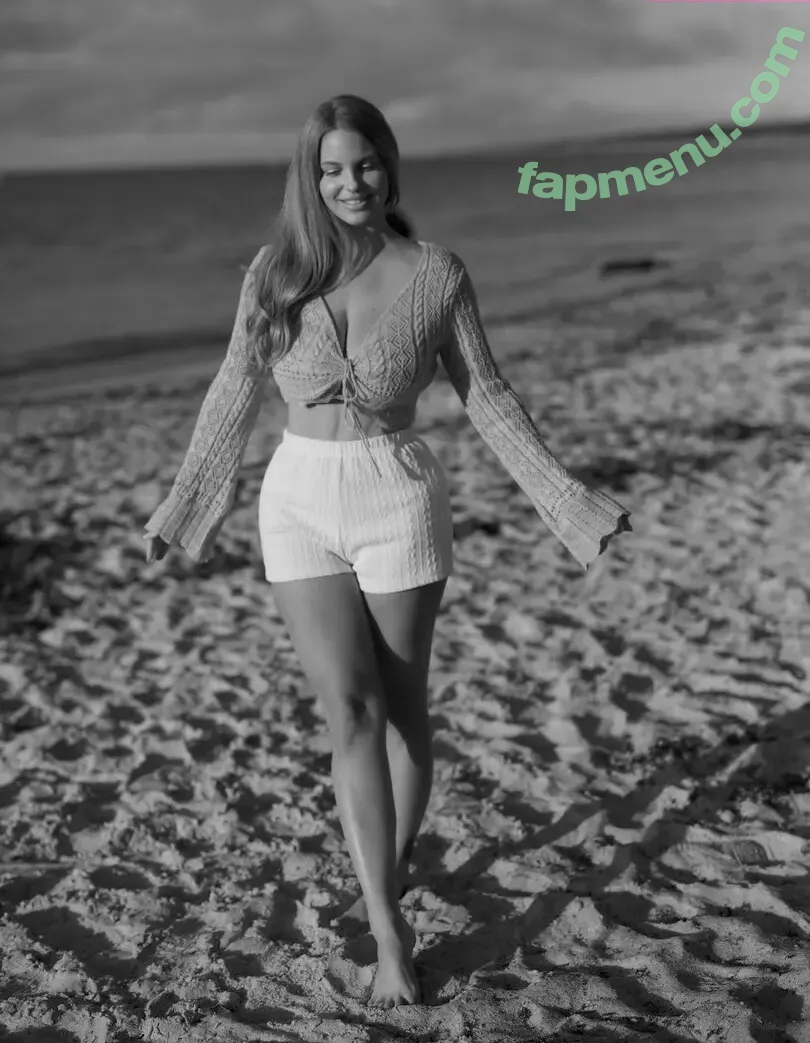 Dani_on_deck nude photo #0023 (Dani_on_deck)