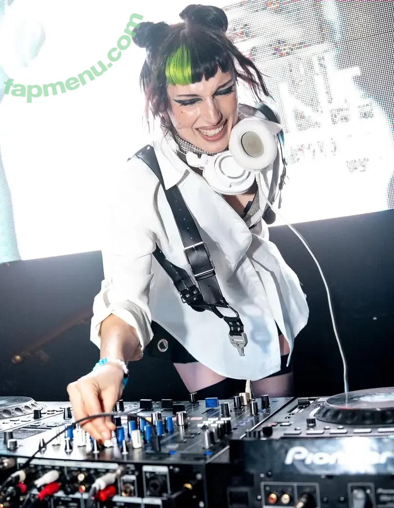 Dani Thorne nude photo #0742 (dani_thorne / kailithorne)