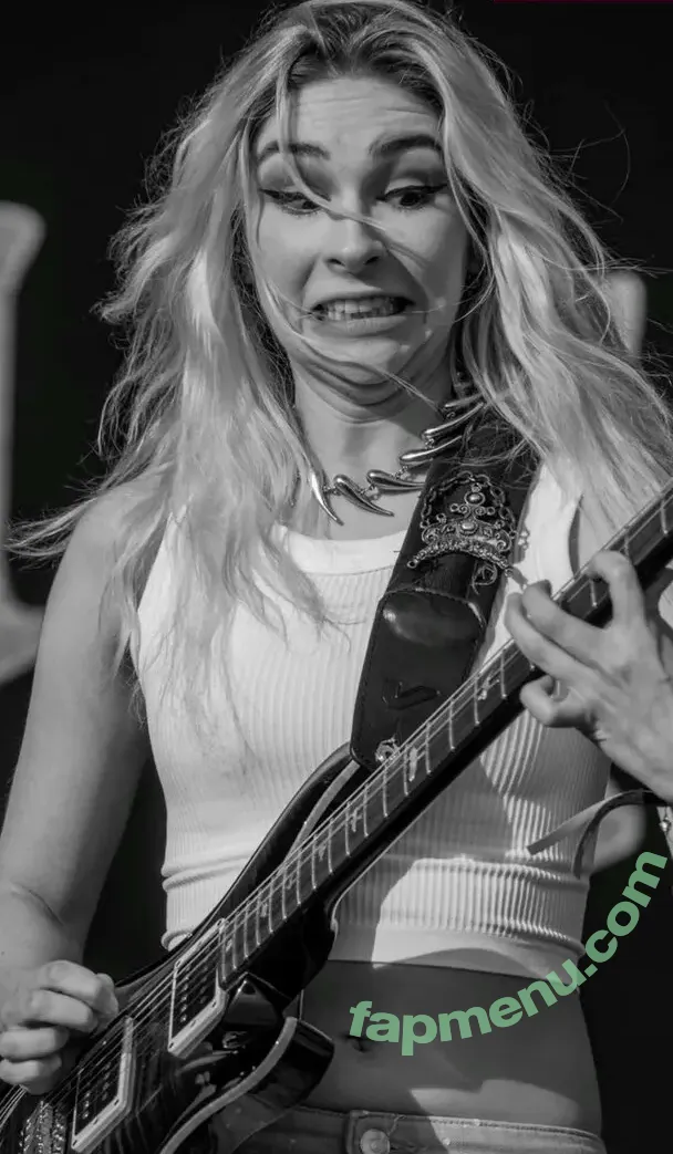 Daniela Villarreal nude photo #0021 (The Warning)