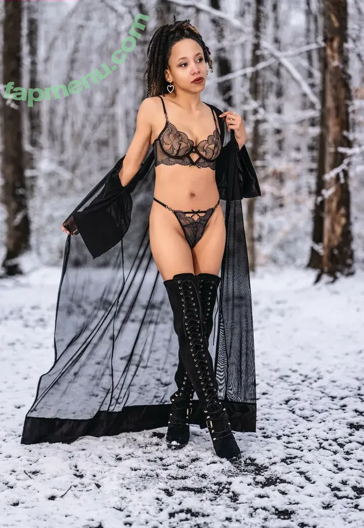 Danielle Chantl'e nude photo #0171 (Danielle Chantle / daniellechantle)