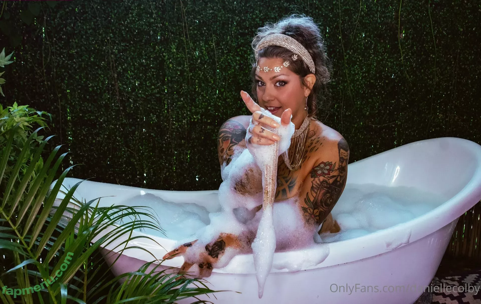 Danielle Colby nude photo #0534 (DanielleColby / daniellecolbyamericanpicker)