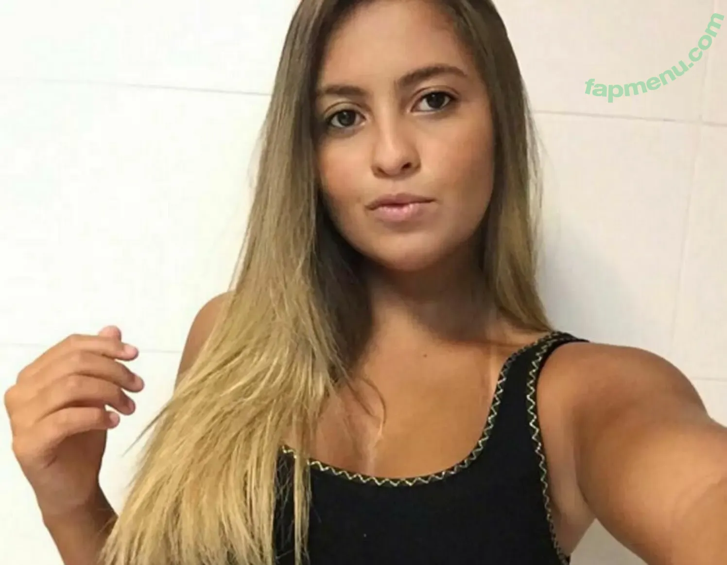 Danielle Favatto nude photo #0011 (Danielle Favatto)