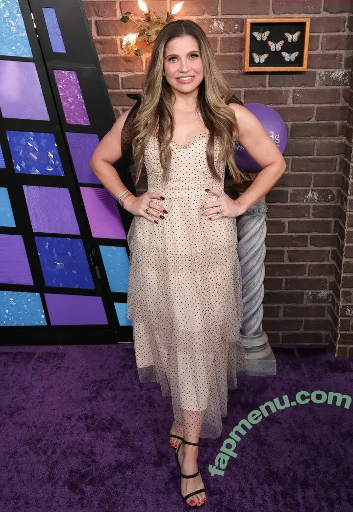 Danielle Fishel nude photo #0130 (daniellefishel)