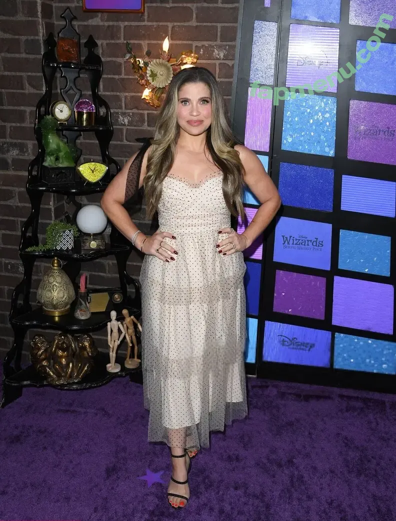 Danielle Fishel nude photo #0153 (daniellefishel)