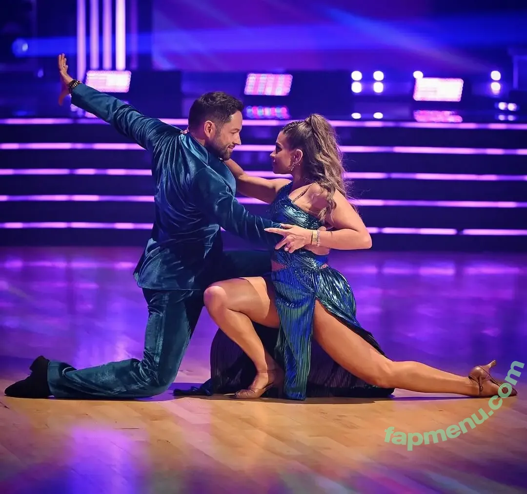 Danielle Fishel nude photo #0182 (daniellefishel)