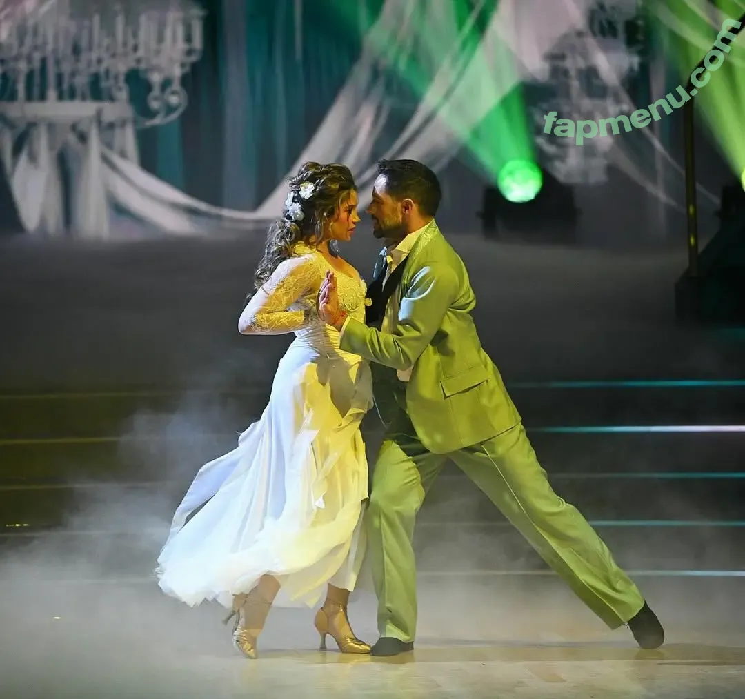 Danielle Fishel nude photo #0187 (daniellefishel)