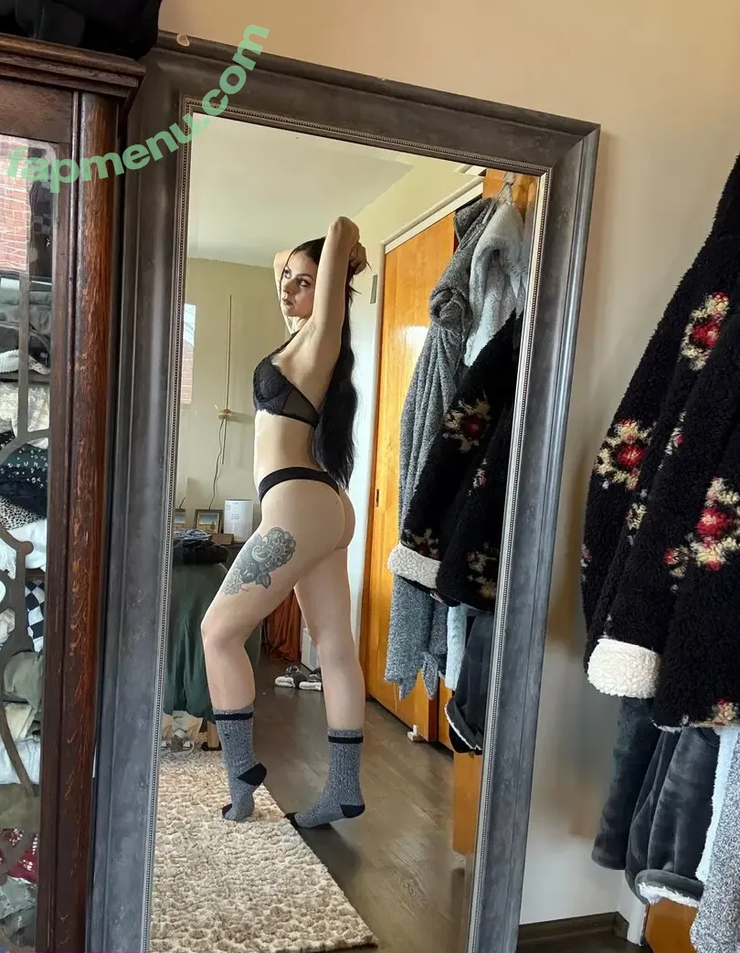 Danielle Gross nude photo #0030 (Daniiiellelele)