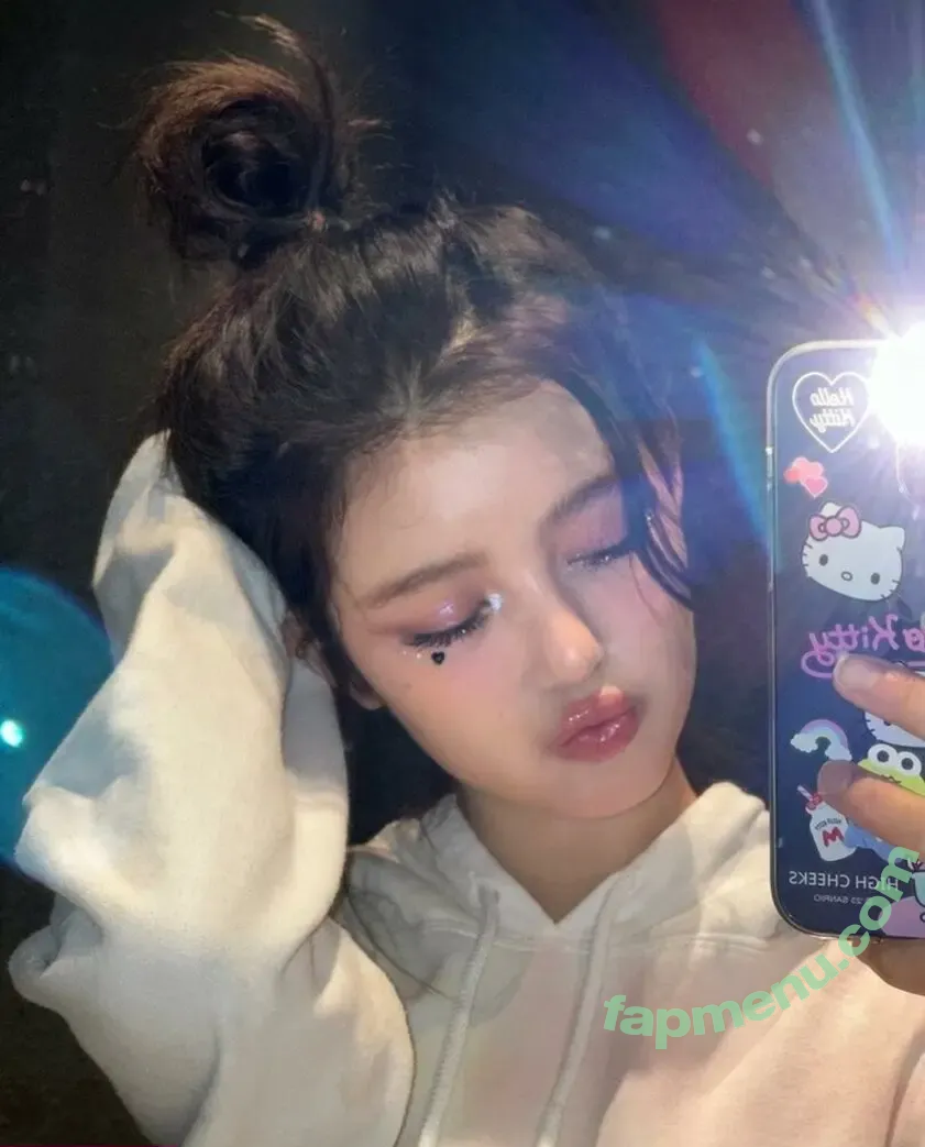 Danielle Marsh nude photo #0109 (DanielleJeans / NewJeans_twt / newjeans_official)