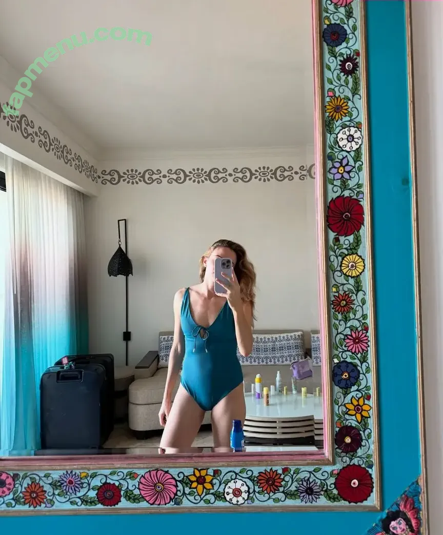 Danielle Panabaker nude photo #0096 (dpanabaker)