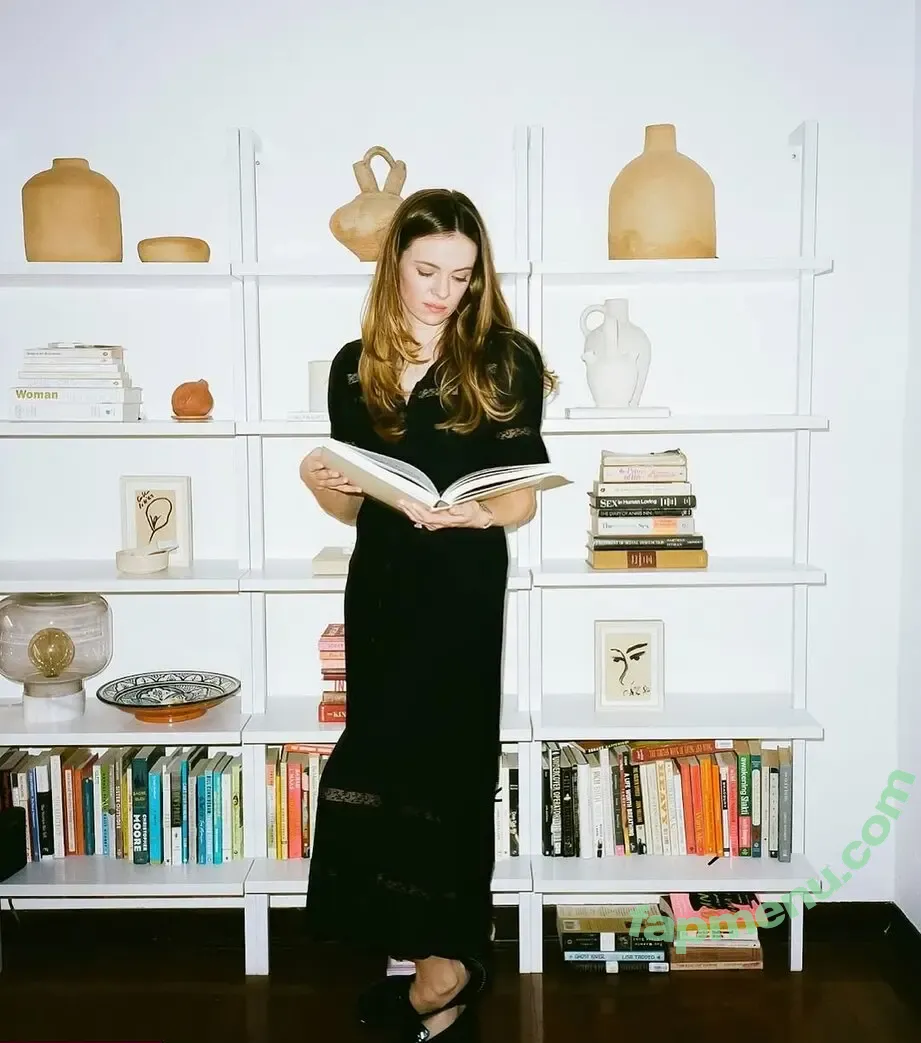 Danielle Panabaker nude photo #0104 (dpanabaker)