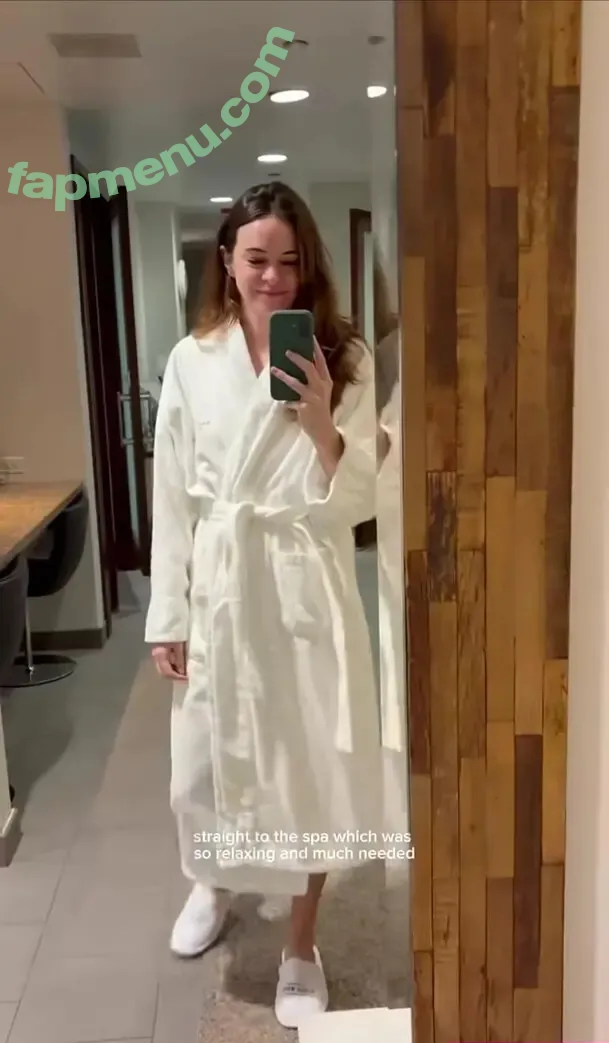 Danielle Panabaker nude photo #0234 (dpanabaker)