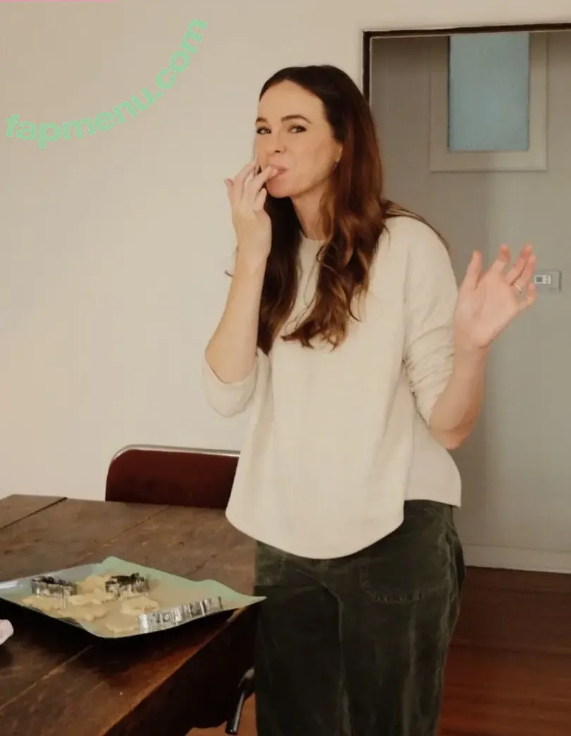 Danielle Panabaker nude photo #0251 (dpanabaker)