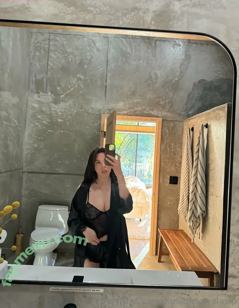 danielleyayalavip nude photo #0001 (danielleyayalaa)