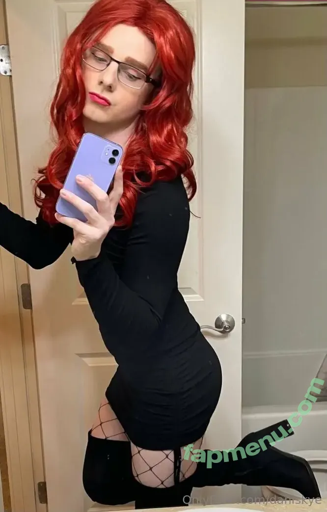 daniskye nude photo #0012 (daniskyecosplay)