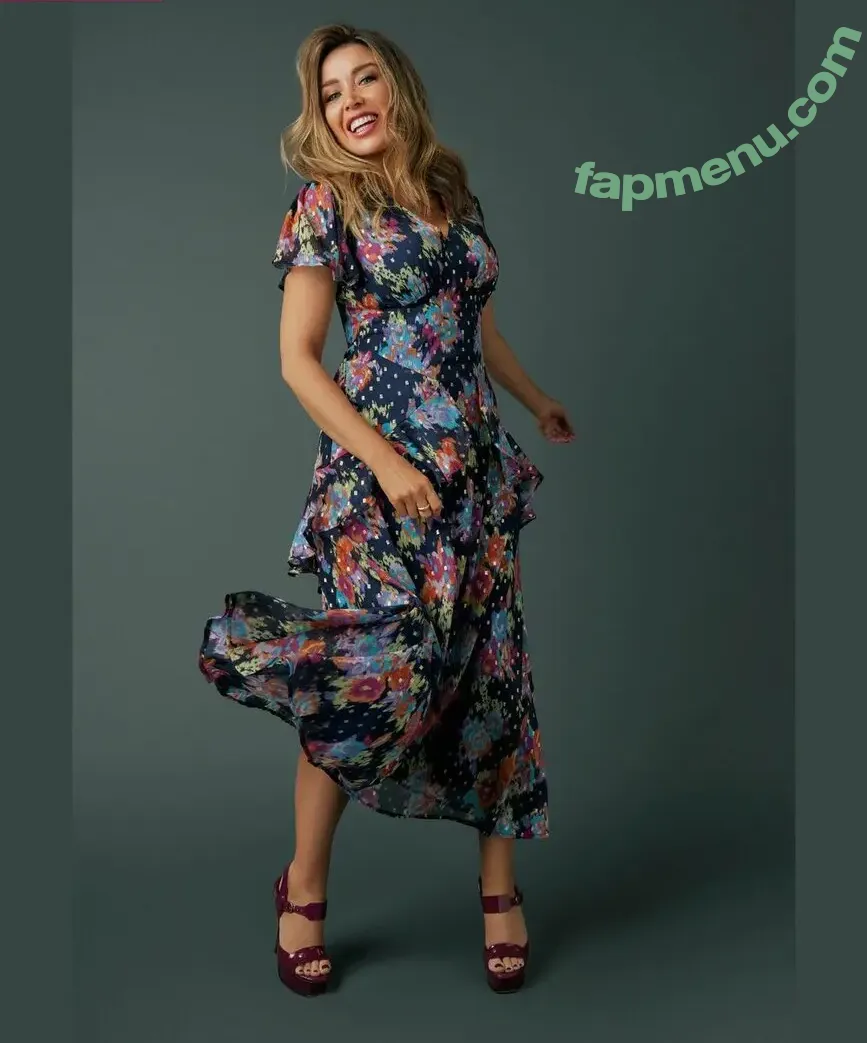 Danni Minogue nude photo #7380 (danniiminogue)