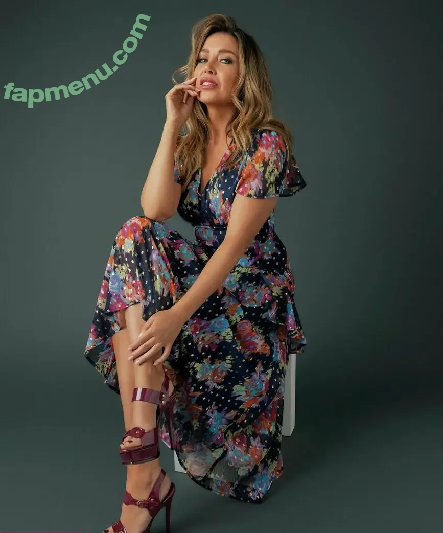 Danni Minogue nude photo #7381 (danniiminogue)