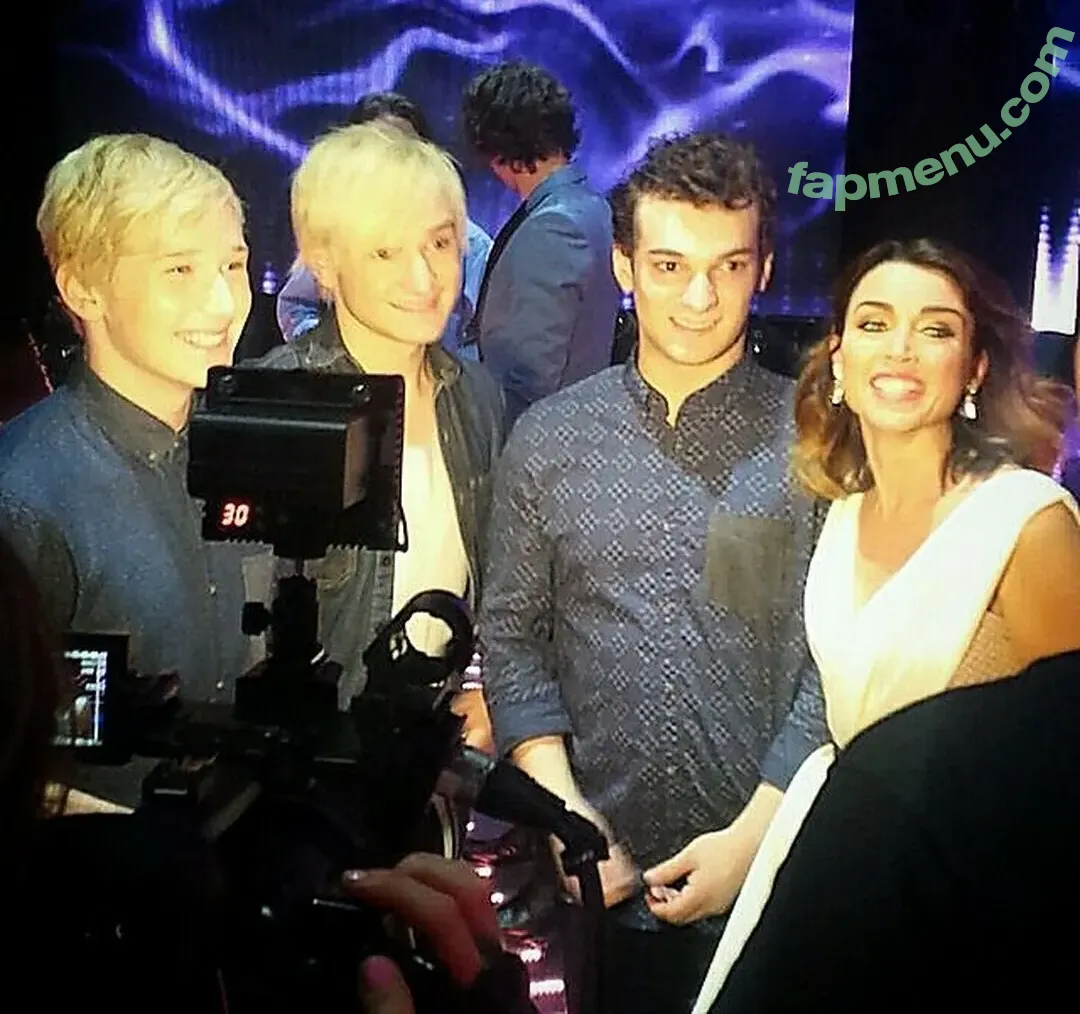 Danni Minogue nude photo #7404 (danniiminogue)