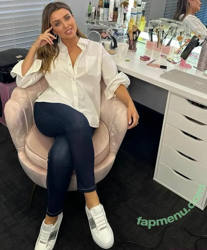 Danni Minogue nude photo #7424 (danniiminogue)