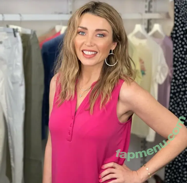 Danni Minogue nude photo #7477 (danniiminogue)