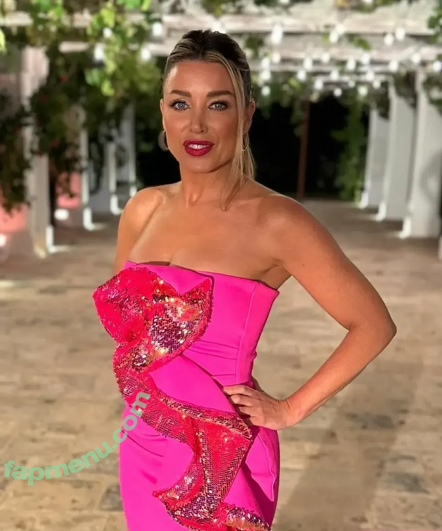 Danni Minogue nude photo #7486 (danniiminogue)