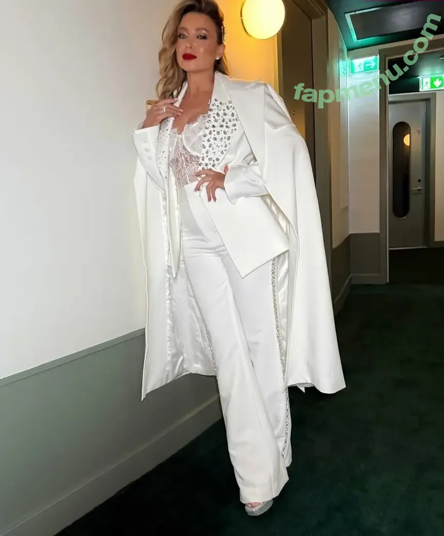 Danni Minogue nude photo #7670 (danniiminogue)