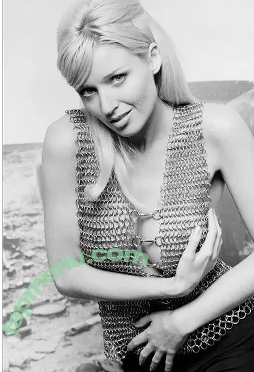 Dannii Minogue nude photo #0170 (danniiminogue)