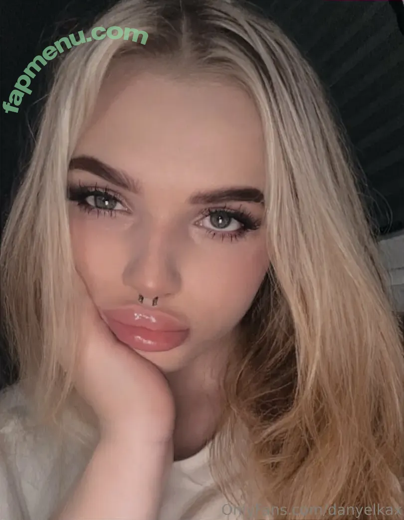 Danyelkax nude photo #0071 (danyelkaxo)