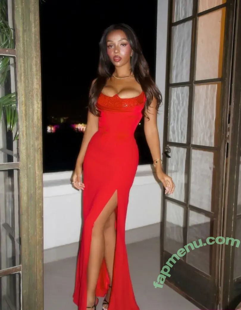 Daphne Blunt nude photo #0217 (daphneblunt)