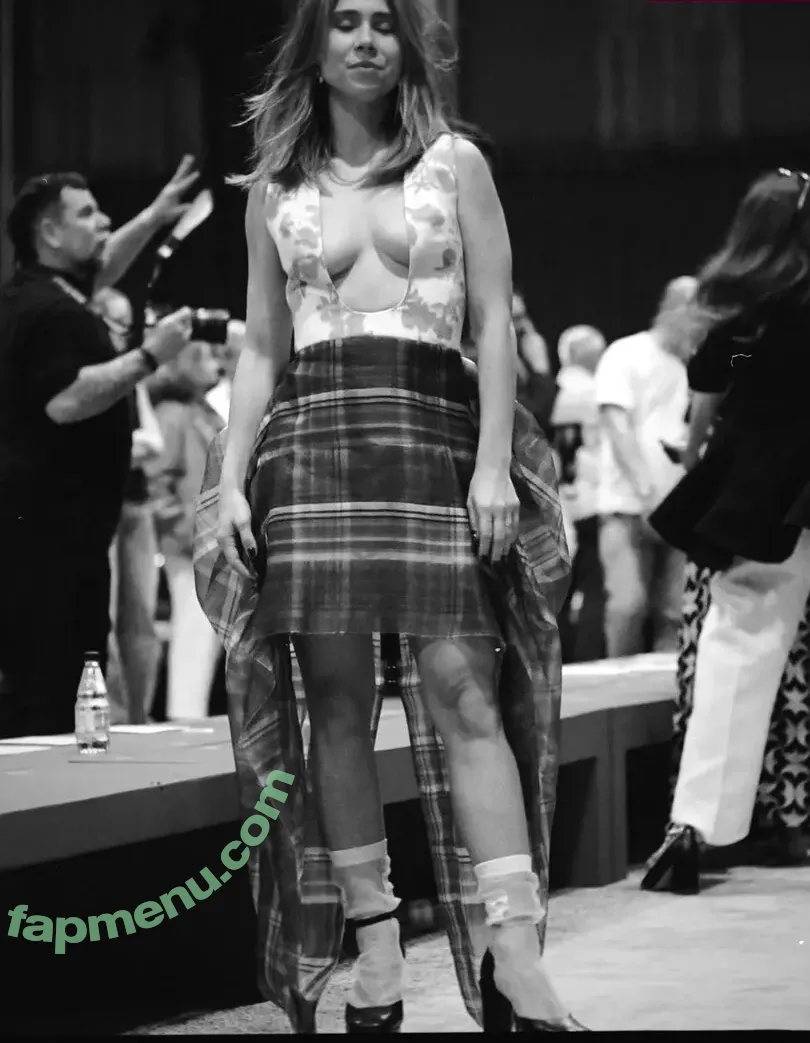 Daphne Bozaski nude photo #0027 (daphnebozaski)