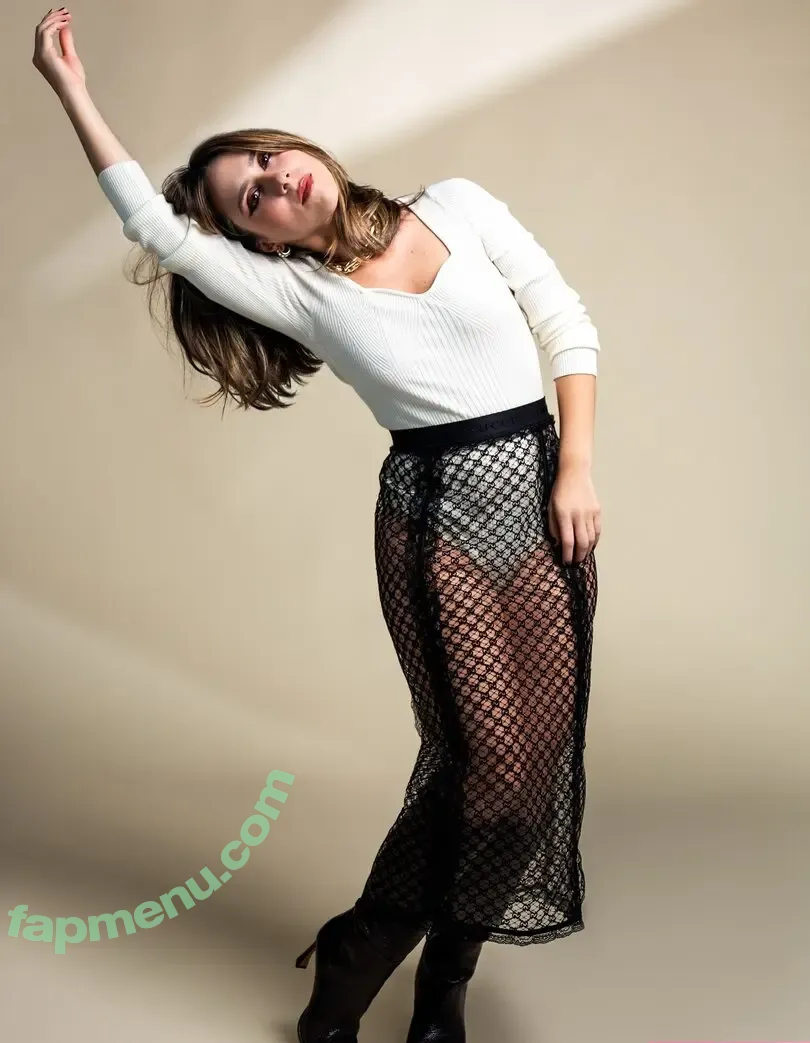 Daphne Bozaski nude photo #0036 (daphnebozaski)