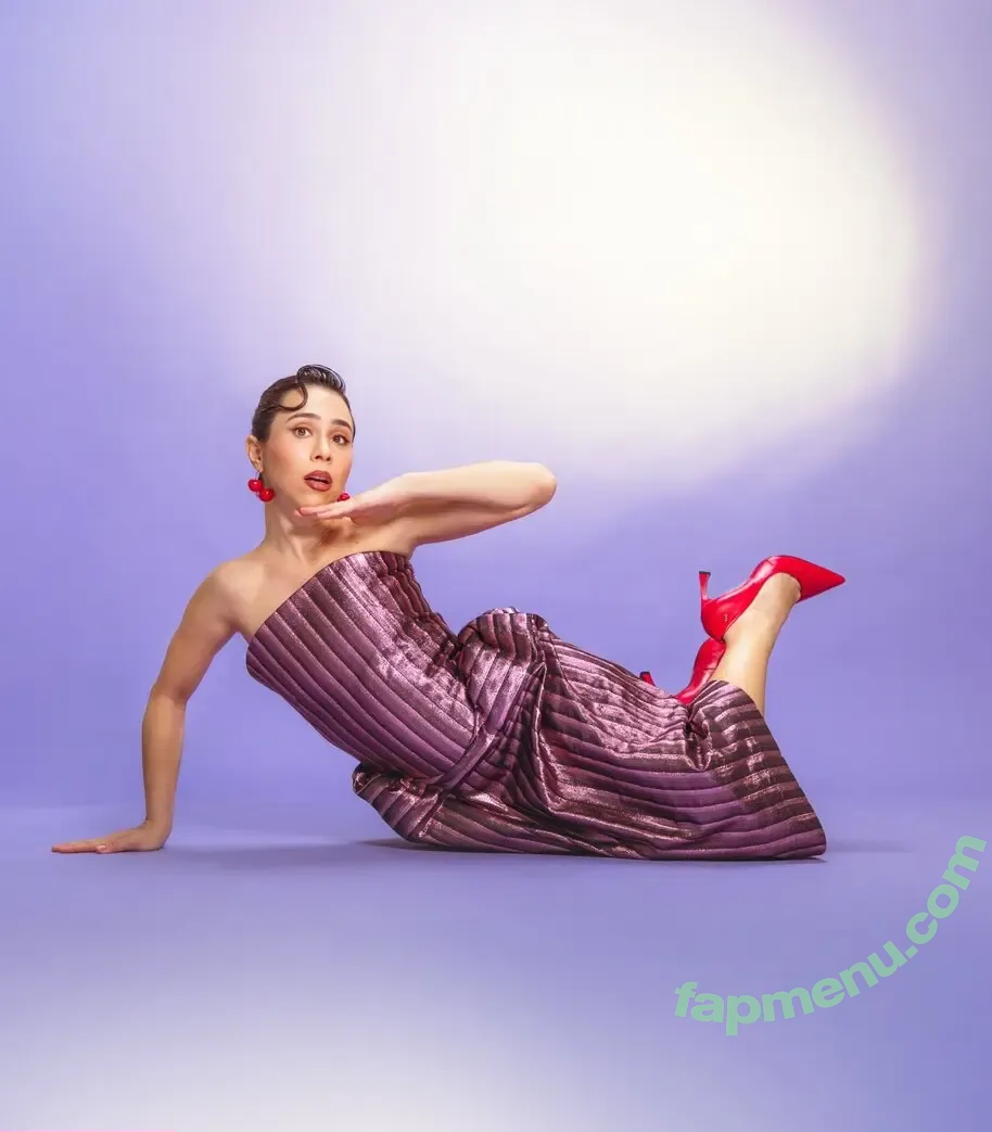 Daphne Bozaski nude photo #0046 (daphnebozaski)