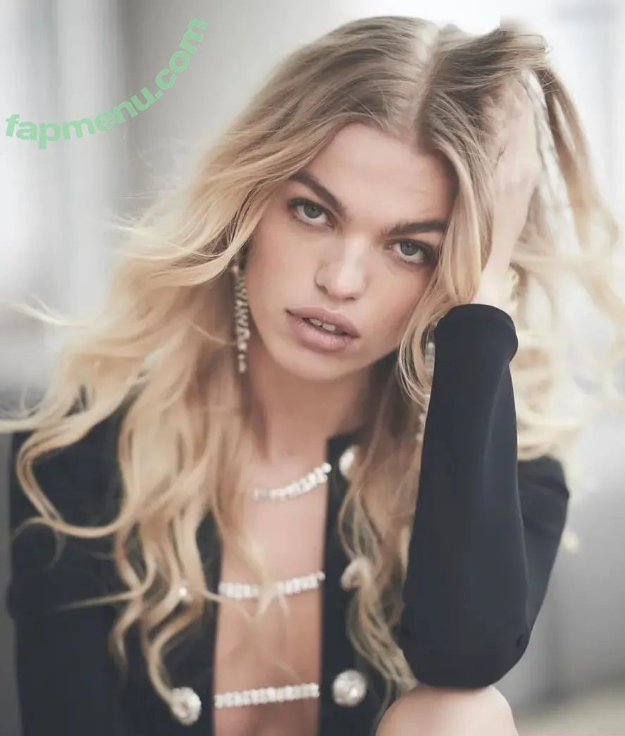 Daphne Groeneveld nude photo #0130 (daphnegroeneveld)