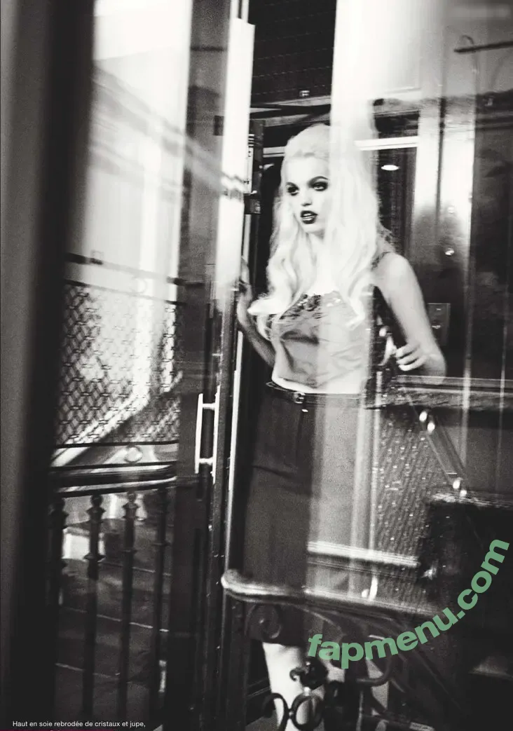 Daphne Groeneveld nude photo #0233 (daphnegroeneveld)