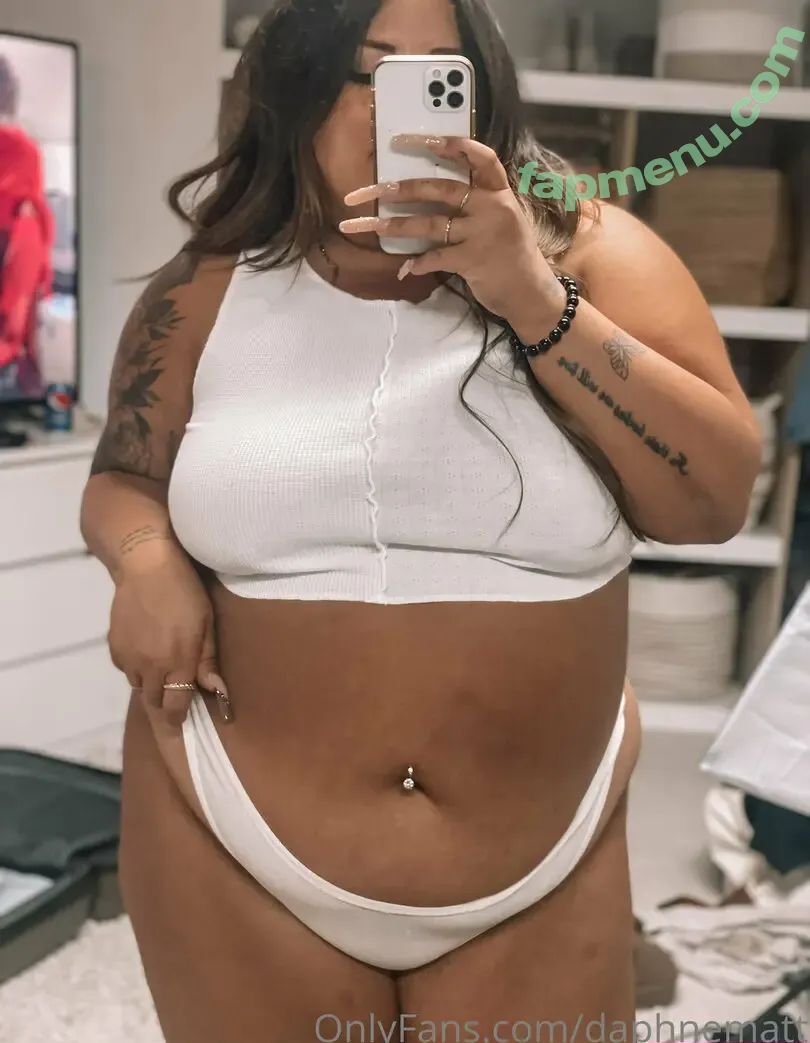 daphnematt nude photo #0053 (daphnedebaat)