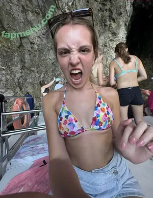 darceyxc / darcie_does_it / twitchdarceyxc nude photo #0050