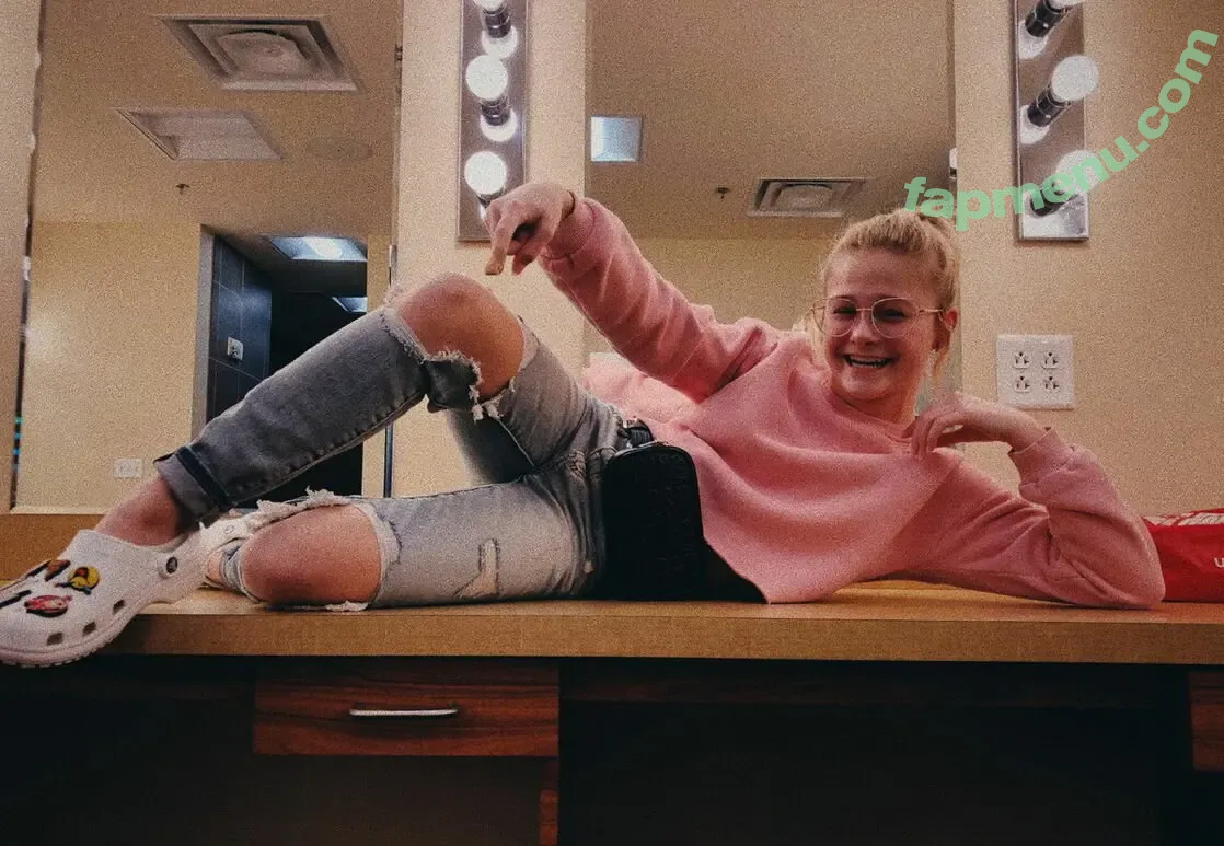 Darci Lynne nude photo #0012 (Darci Lynne)