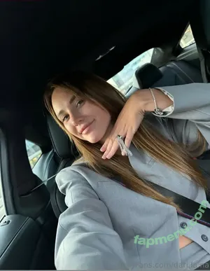 Dari.la.na nude photo #0006