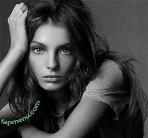 Daria Werbowy / dotwillow / iamdwerbowy nude photo #0042