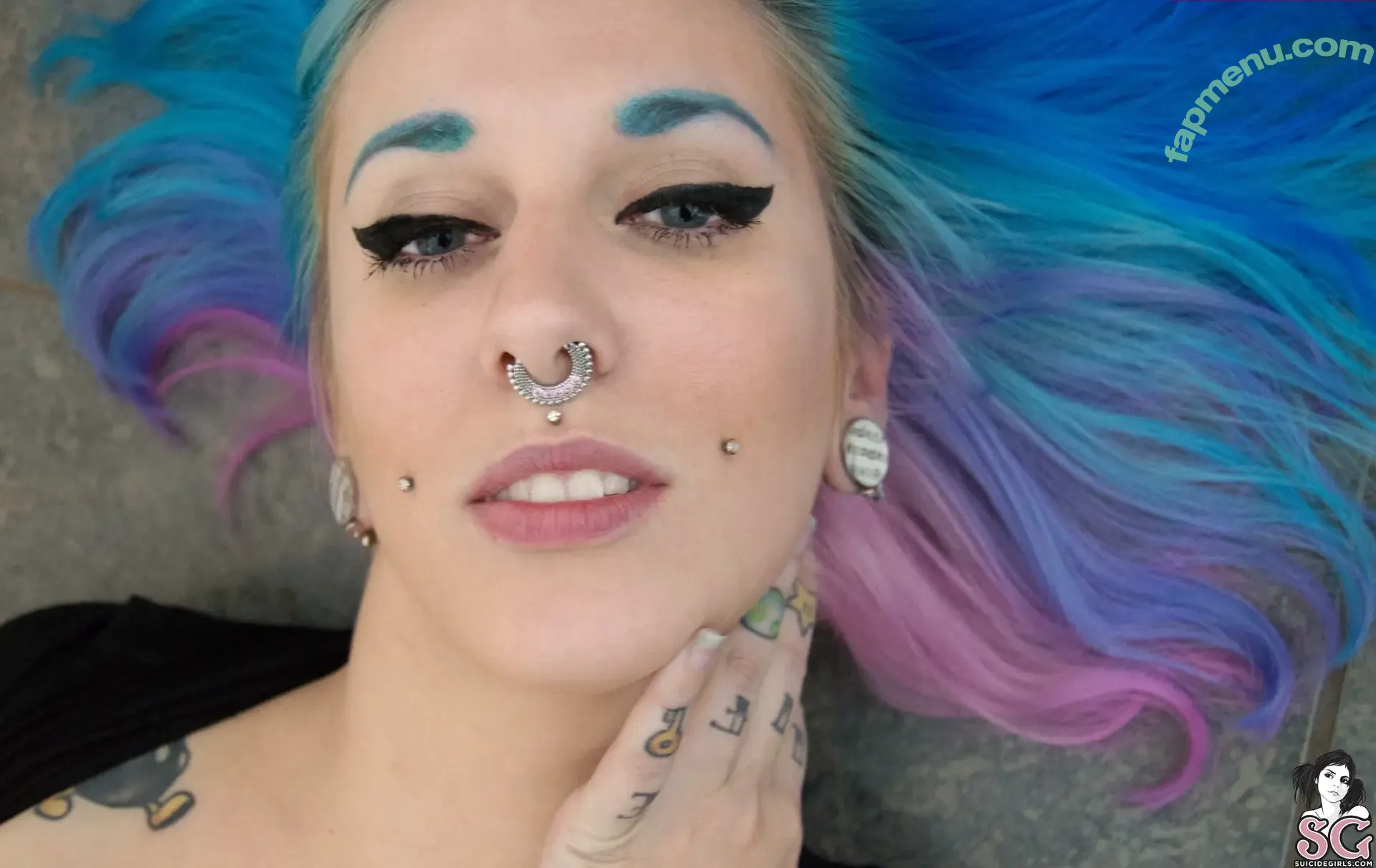 Darlingcarnage nude photo #0020 (Darlingcarnage)