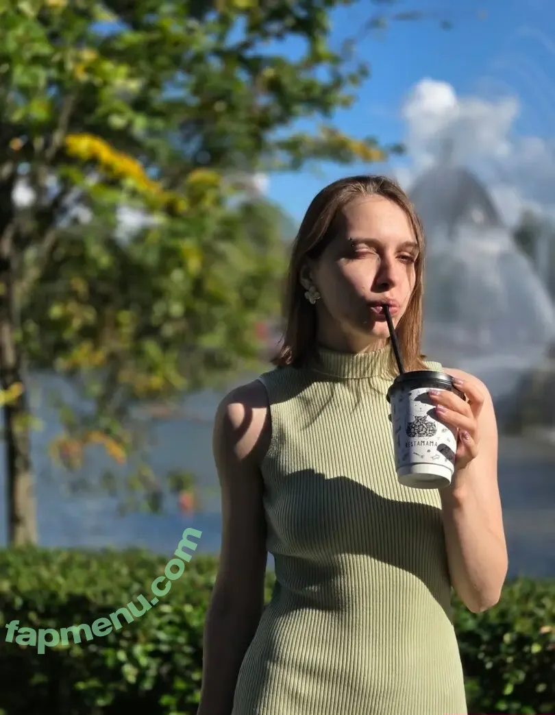 Daschushka nude photo #0011 (PeaceDaria / daalischusrose)