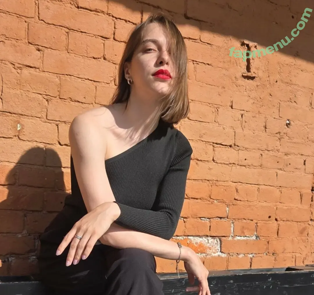 Daschushka nude photo #0016 (PeaceDaria / daalischusrose)