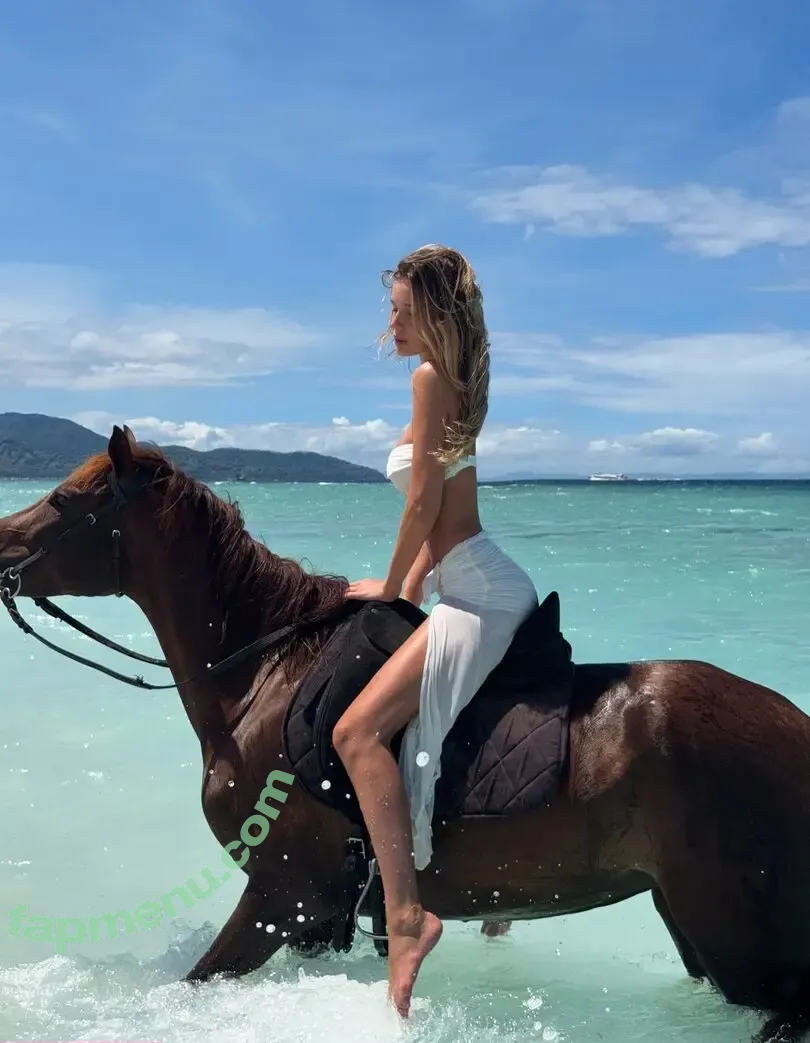 Dasha Boyko nude photo #0218 (dashaboyko_)