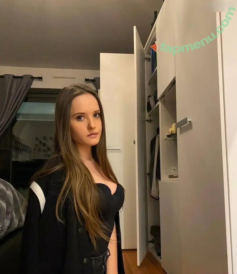 Davina Geiss nude photo #0018 (davina_geiss / davinageiss / the_real_davina_geiss)