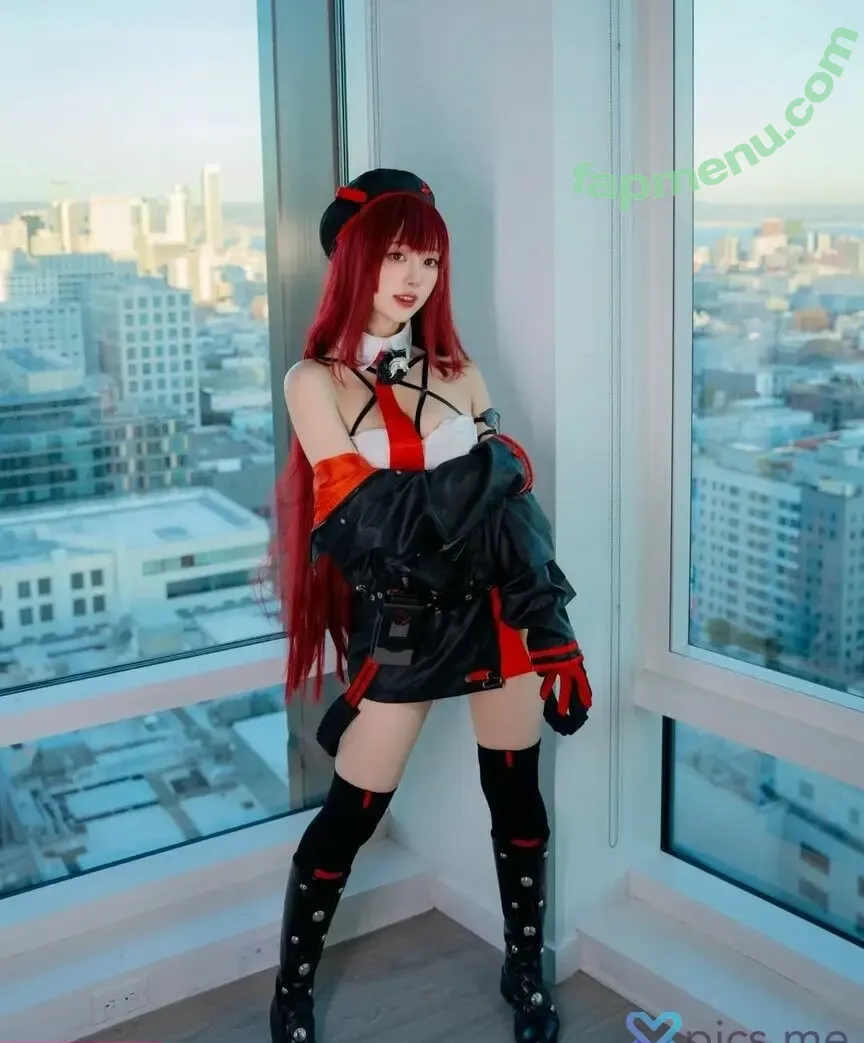 Dear Chuu nude photo #0002 (dear.chuu / dearchuutoro)