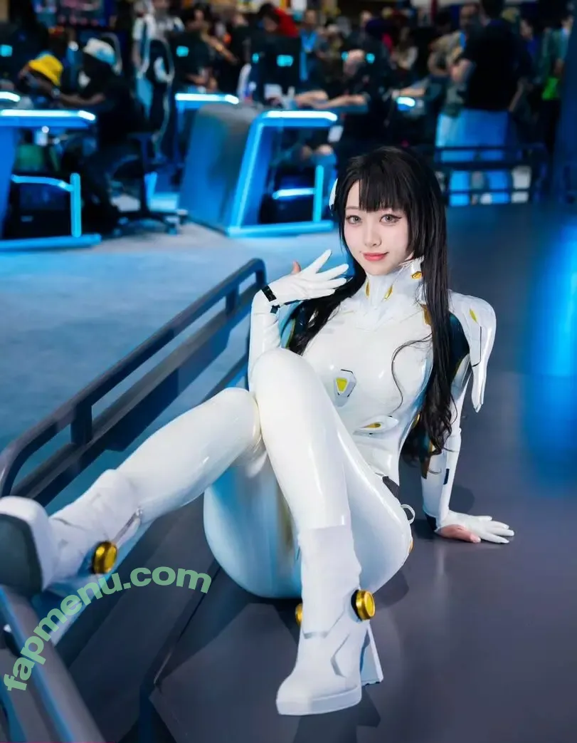 Dear Chuu nude photo #0020 (dear.chuu / dearchuutoro)