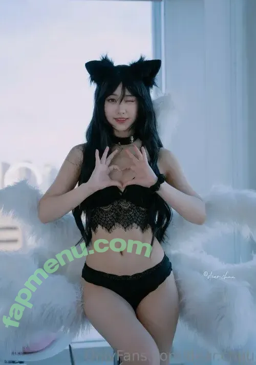 Dear Chuu nude photo #0057 (dear.chuu / dearchuutoro)