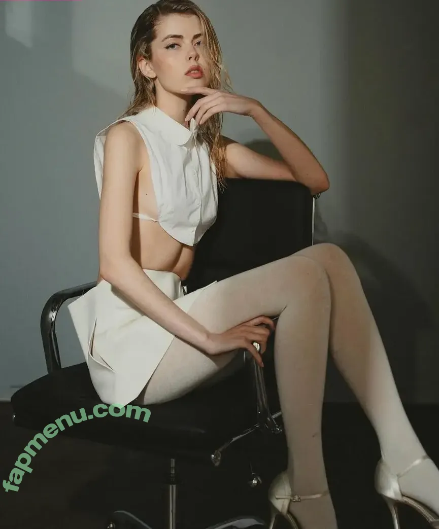 Dear.mathilda nude photo #0019 (Mathilda Toresdotter / mathildtantot)