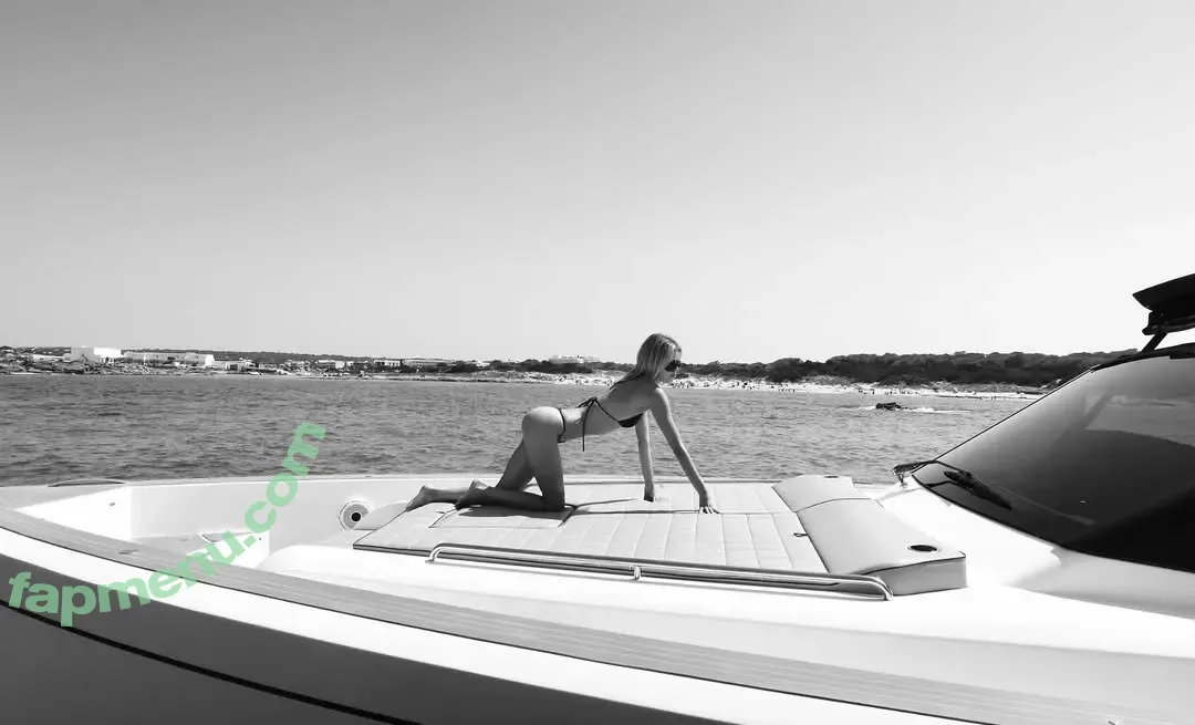 Dear.mathilda nude photo #0069 (Mathilda Toresdotter / mathildtantot)