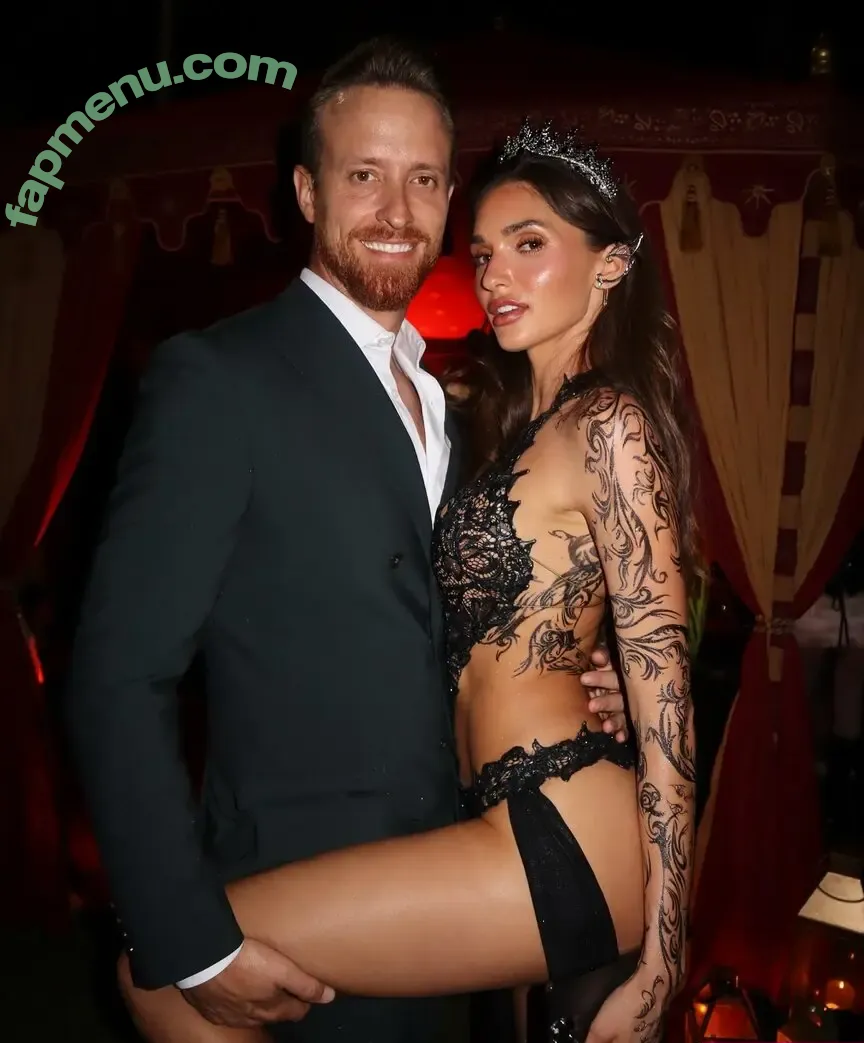 Debbie St Pierre nude photo #0056 (debbie_st.pierre / debbiestpierre)