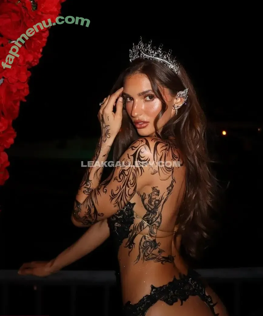 Debbie St Pierre nude photo #0066 (debbie_st.pierre / debbiestpierre)